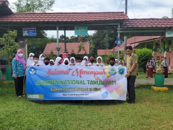 Pelaksanaan ANBK Gelombang II yang Diikuti oleh SDN 19 Sijuk dan SDN 20 Sijuk Tingkat SD/SDLB/MI/Paket A di SMPN 2 Sijuk Sukses dan Berjalan Lancar