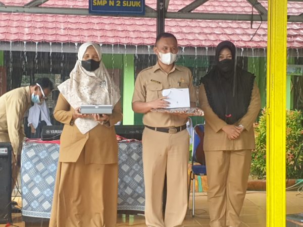 Pelepasan Kepala Sekolah dan Penyambutan Kepala Sekolah Baru SMPN 2 Sijuk Pelepasan Kepala Sekolah dan Penyambutan Kepala Sekolah Baru SMPN 2 Sijuk