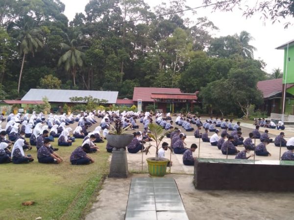 Ust. Rudi Irawan Sirami Qalbu Warga SMPN 2 Sijuk Ust. Rudi Irawan Sirami Qalbu Warga SMPN 2 Sijuk