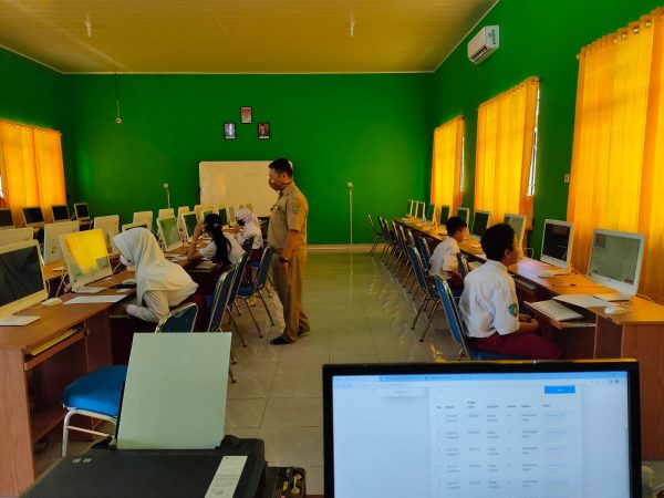 Simulasi Uji Coba Instrumen Tahap 3 oleh SDN 19 Sijuk di SMPN 2 Sijuk