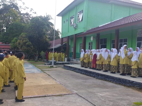Penampilan Literasi SMP Negeri 2 Sijuk Penampilan Literasi SMP Negeri 2 Sijuk
