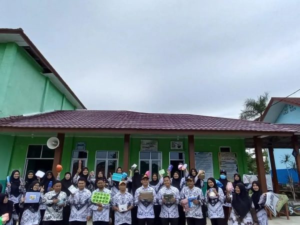 Perayaan Hari Guru di SMPN 2 Sijuk "Momentum Penghargaan dan Kebahagiaan Bersama"
