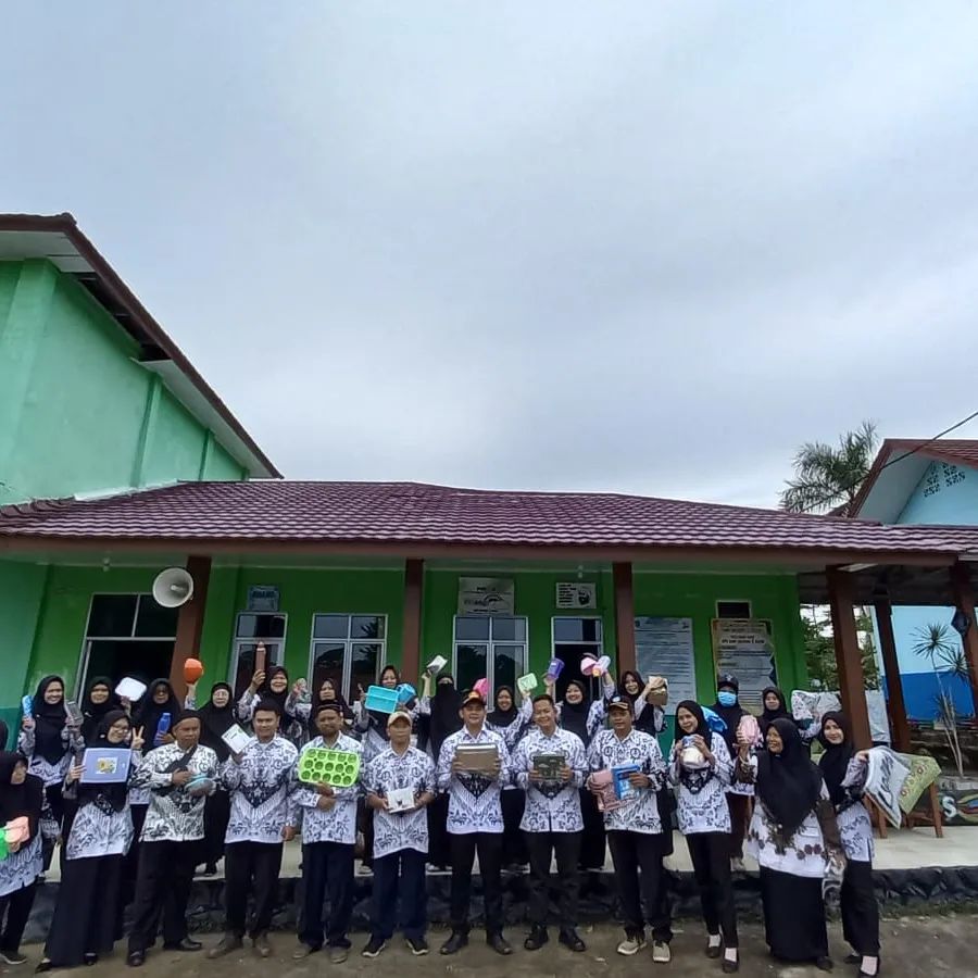 Perayaan Hari Guru di SMPN 2 Sijuk "Momentum Penghargaan dan Kebahagiaan Bersama"