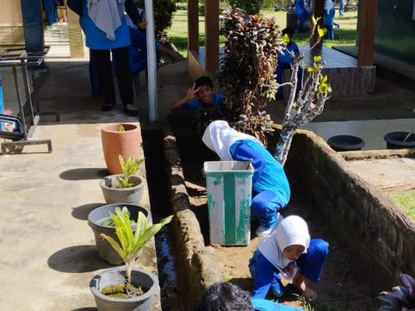 Persiapan SMP Negeri 2 Sijuk dalam Pangan Jajan Anak Sekolah (PJAS) tingkat nasional 2024