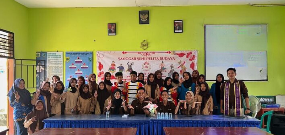 Kunjungan Sanggar Seni Pelita Budaya ke SMP Negeri 2 Sijuk Kunjungan Sanggar Seni Pelita Budaya ke SMP Negeri 2 Sijuk