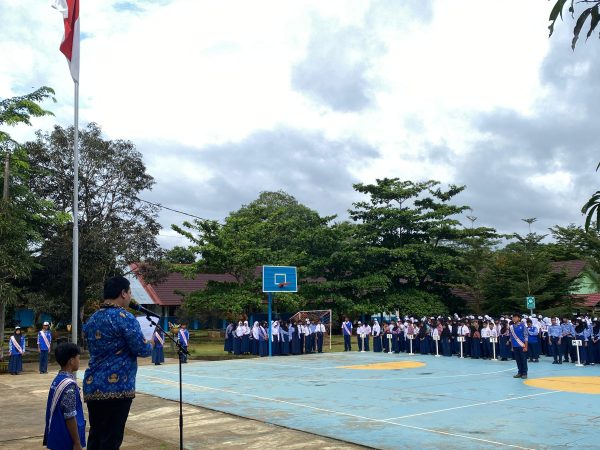 Merajut Persatuan di Tengah Keberagaman: Momentum Sumpah Pemuda di SMPN 2 Sijuk