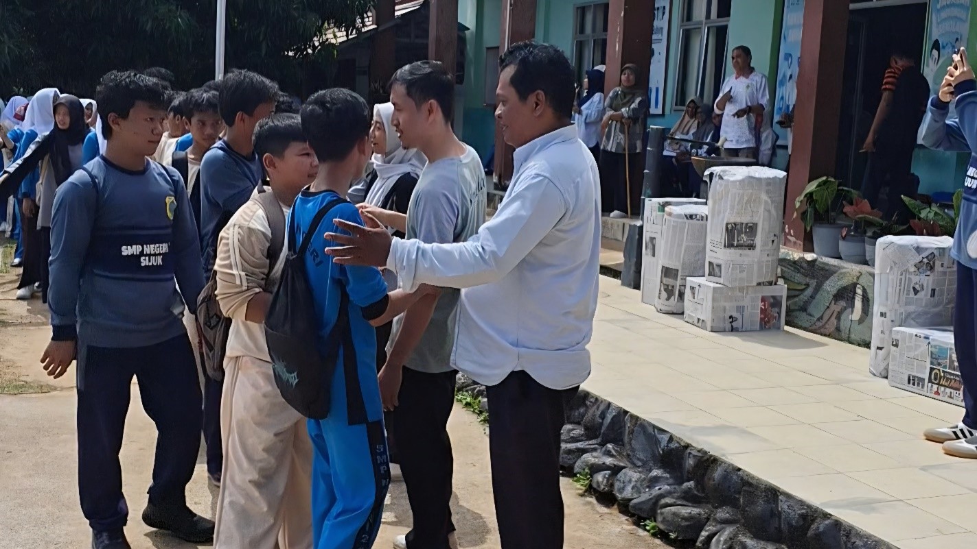 Harunya Perpisahan Tiga Guru Hebat, SMPN 2 Sijuk Lepas dengan Doa dan Kebanggaan