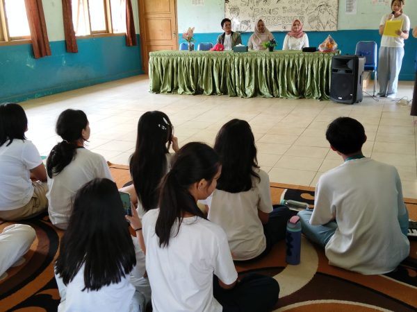 Binus School ke SMP Negeri 2 Sijuk