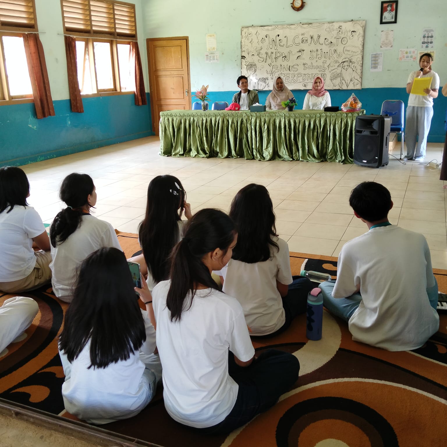 Binus School ke SMP Negeri 2 Sijuk Binus School ke SMP Negeri 2 Sijuk